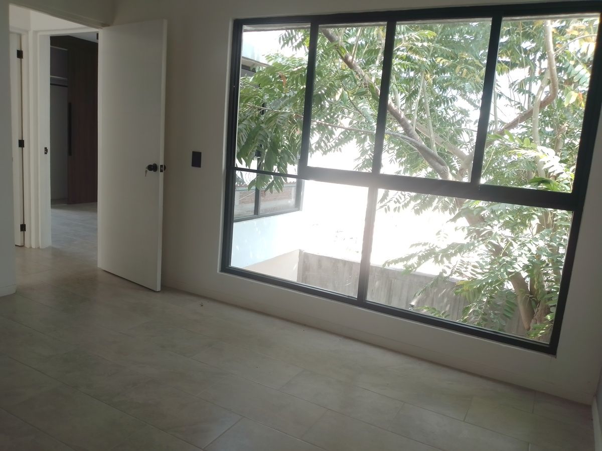 17 de 40: Vista desde Recámara Secundaria hacia el jardín