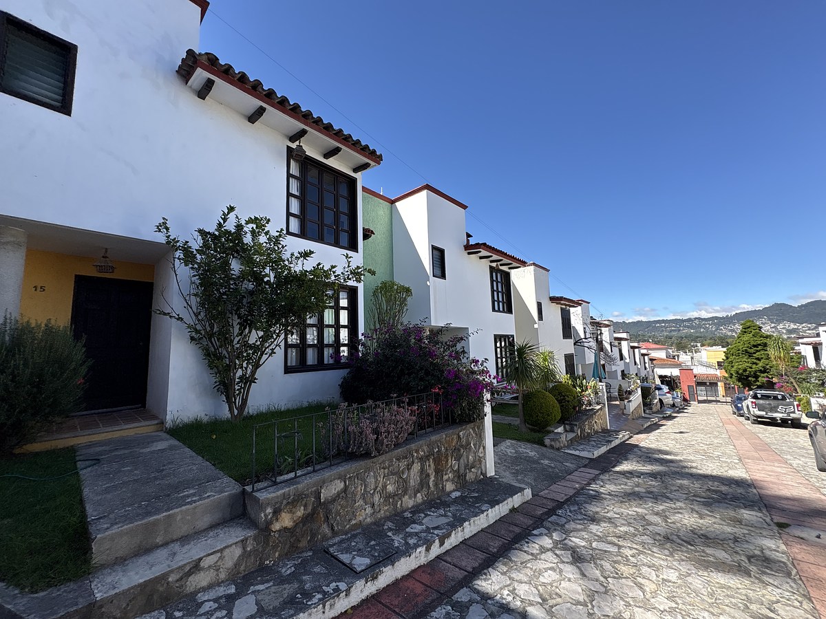 2 of 23: Foto de la privada