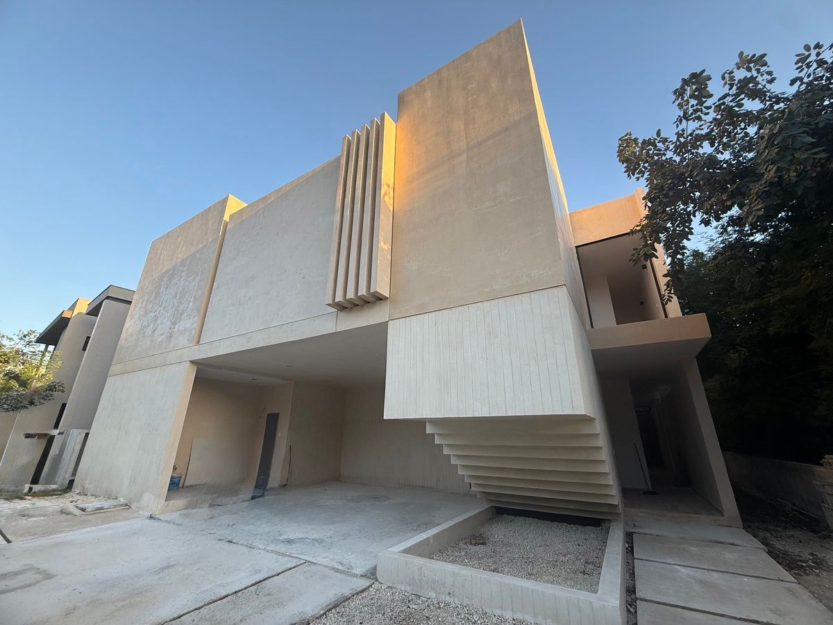 1 de 42: Fachada principal