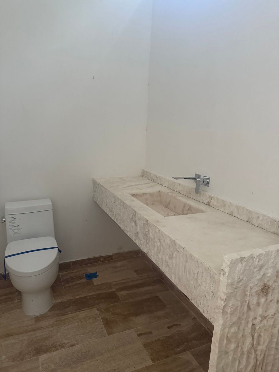 7 de 42: Baño de visitas