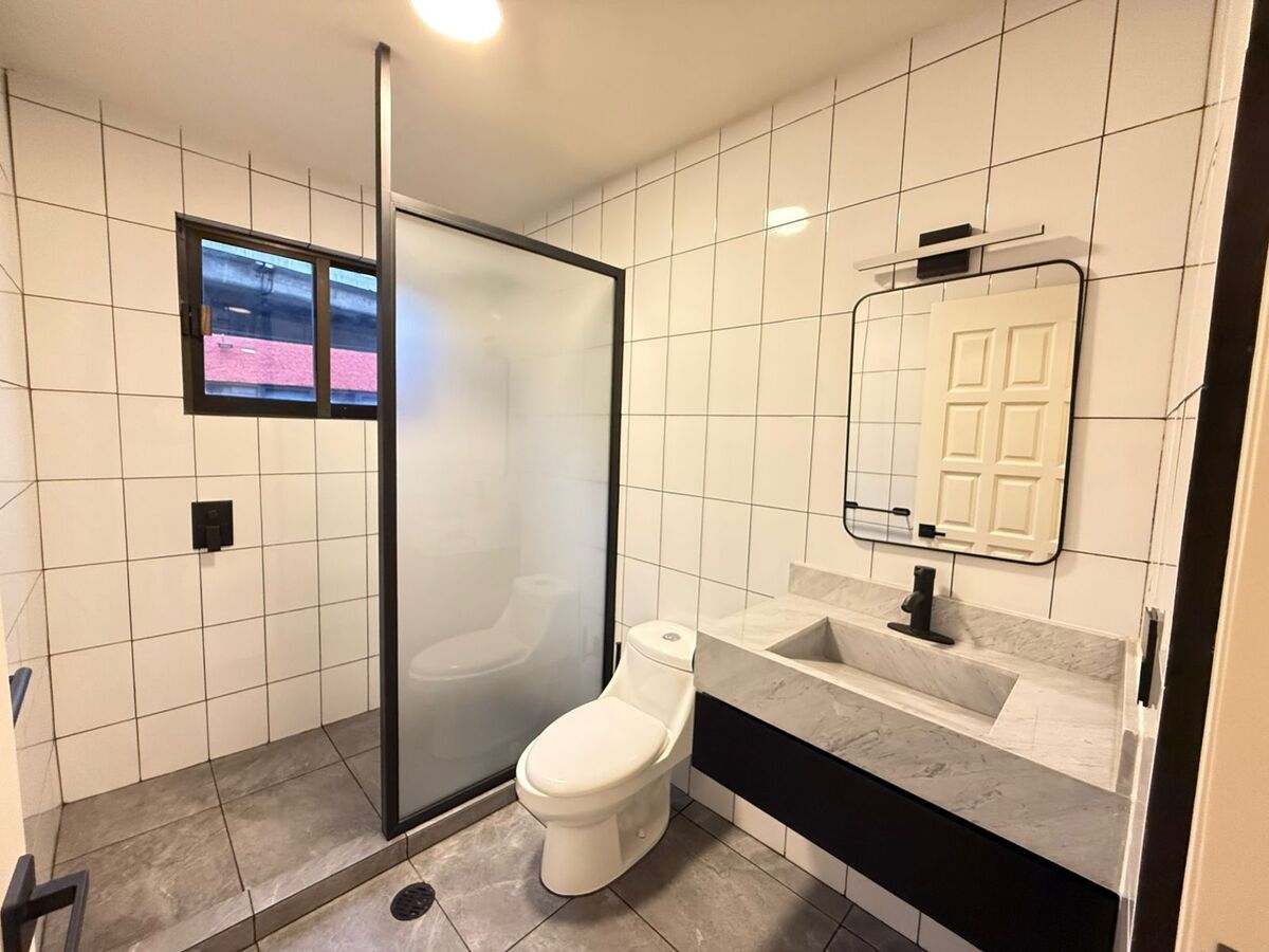 17 de 32: Baño Compartido