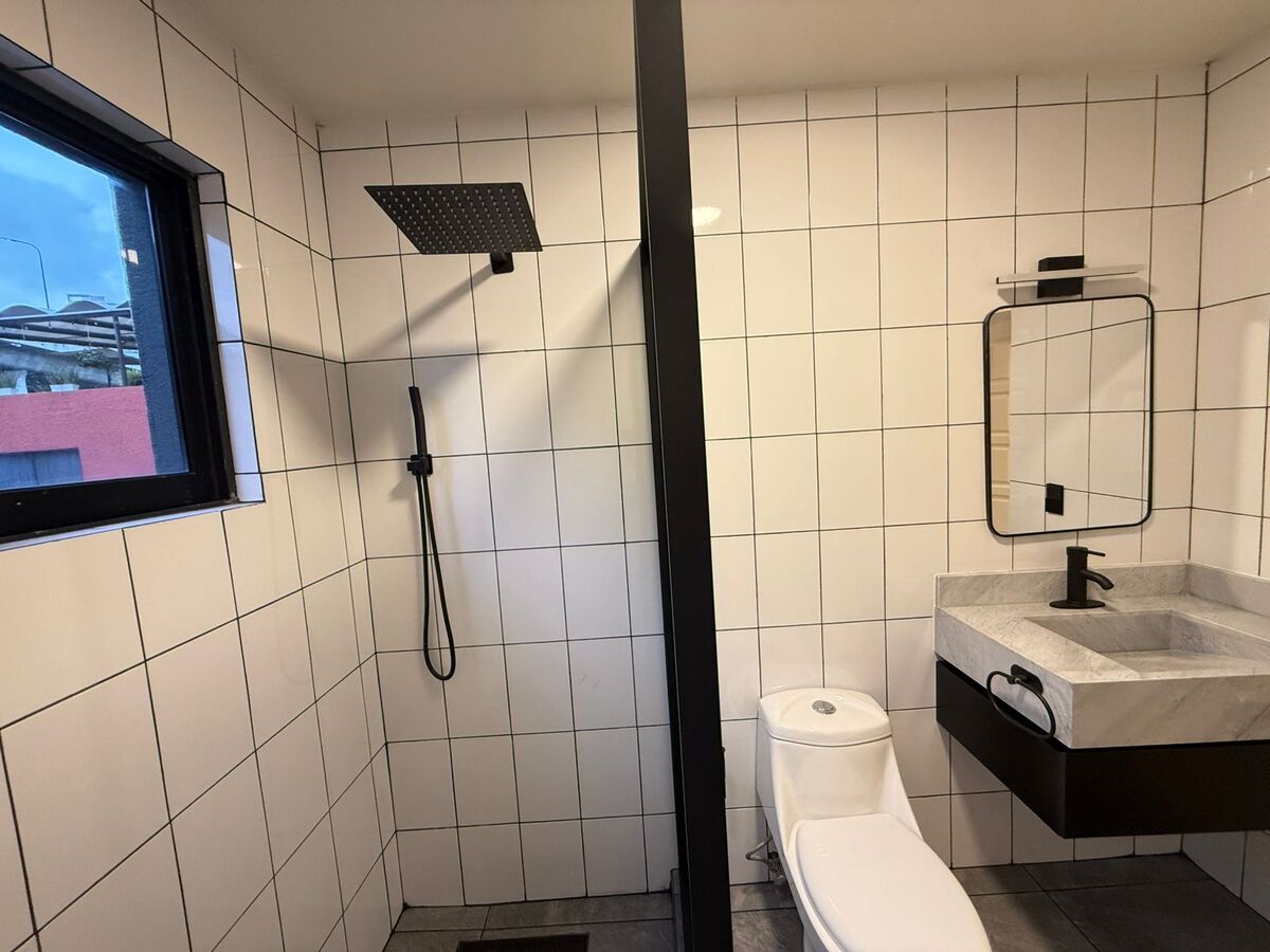 19 de 32: Baño Compartido