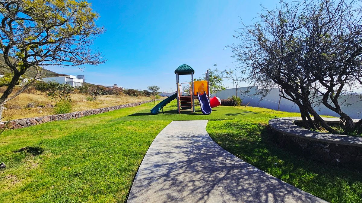 4 de 35: Area de juegos