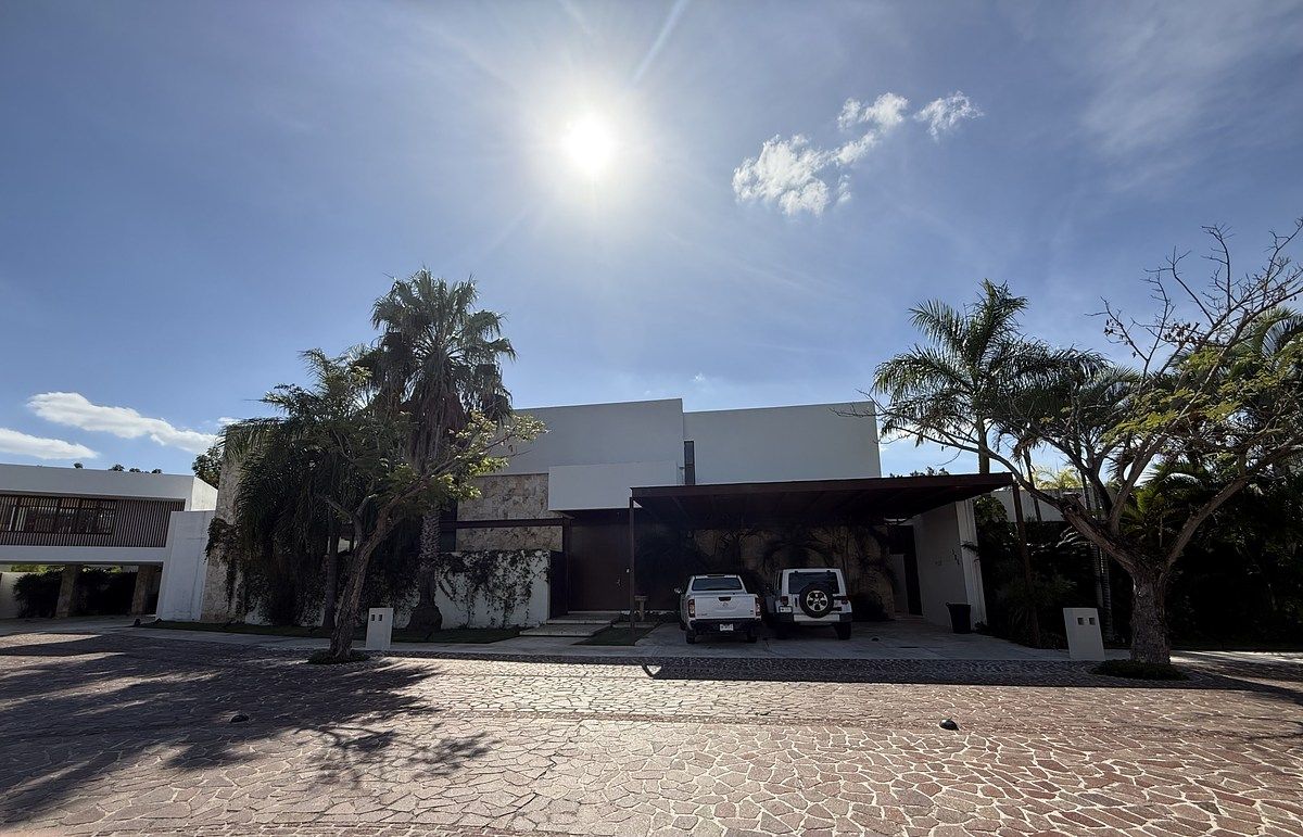 1 de 51: Fachada principal