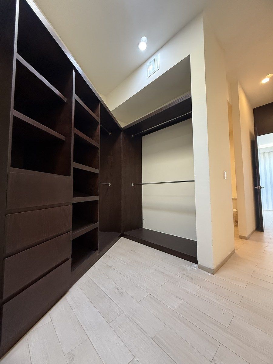 22 de 51: Walking closet