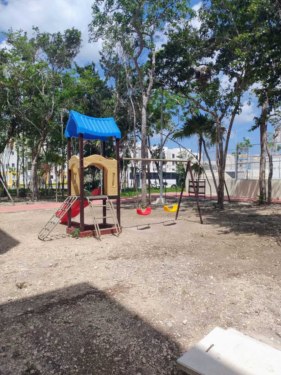 7 of 9: Area Infantil