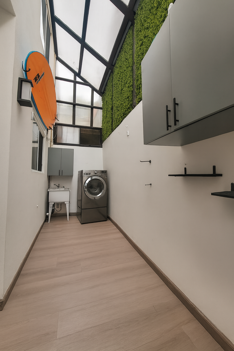 12 of 17: Cuarto de Lavado