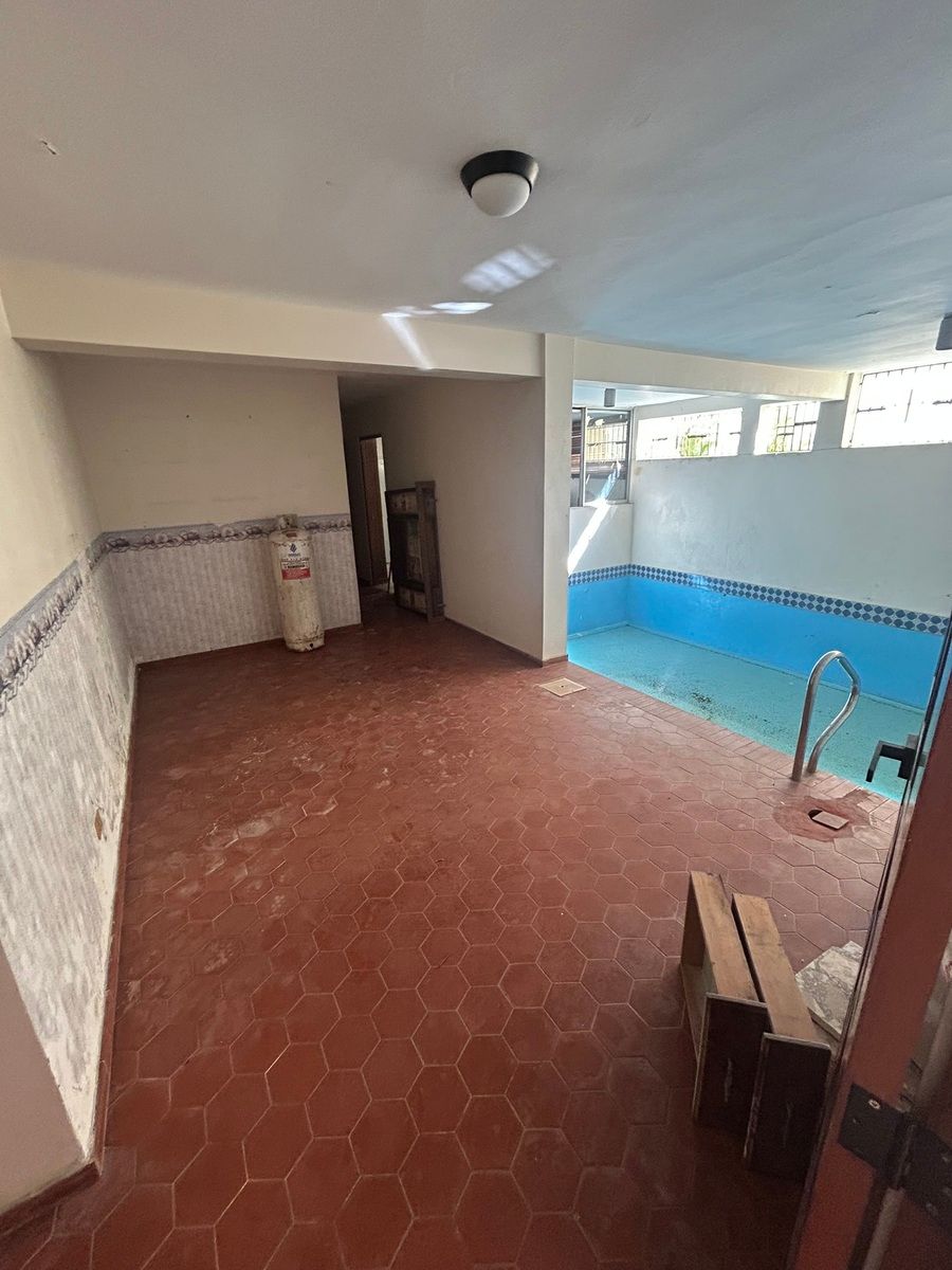 12 de 13: Piscina Techada