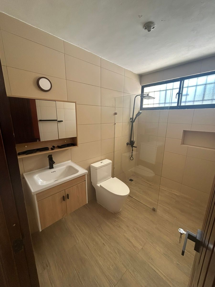 10 de 13: Baño Compartido