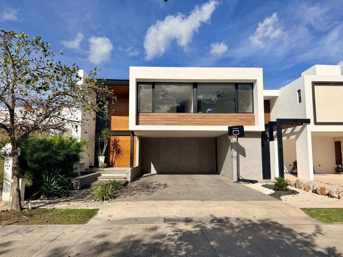 Casa en Venta en Privada Equipada, Paneles Solares Cholul Merida