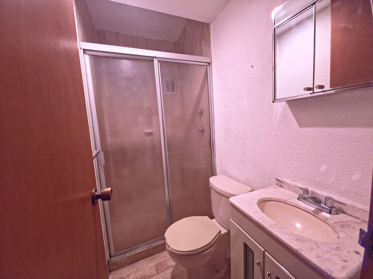 4 de 21: Baño visitas y recámara 2