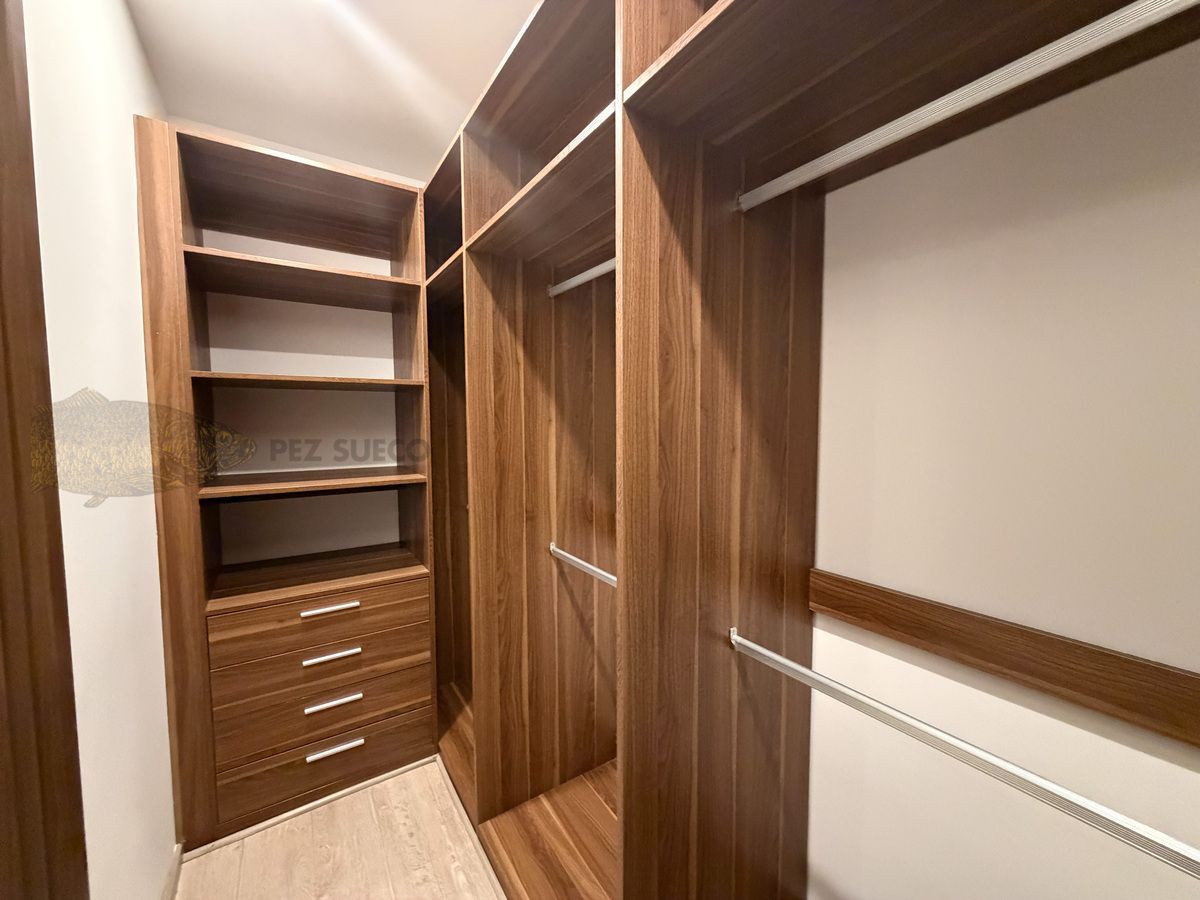 21 de 40: Vestidor de cuarto principal