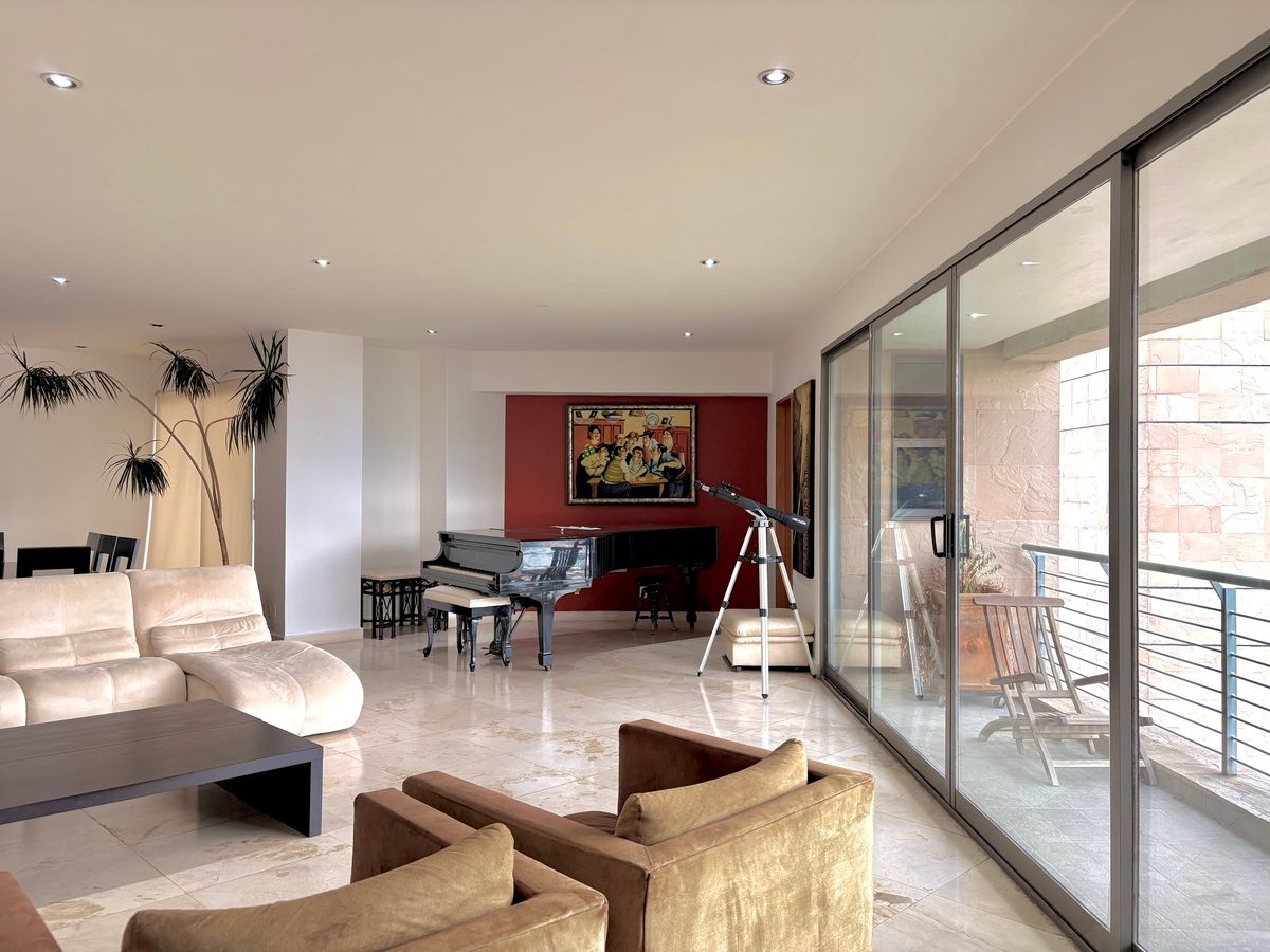 1 de 24: Sala con acceso a terraza