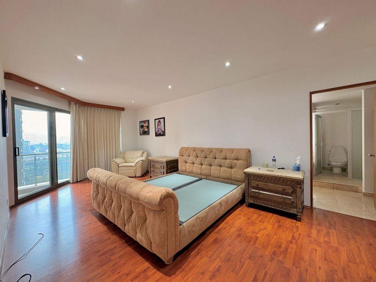 8 de 24: Recámara con vista al exterior y gran iluminación