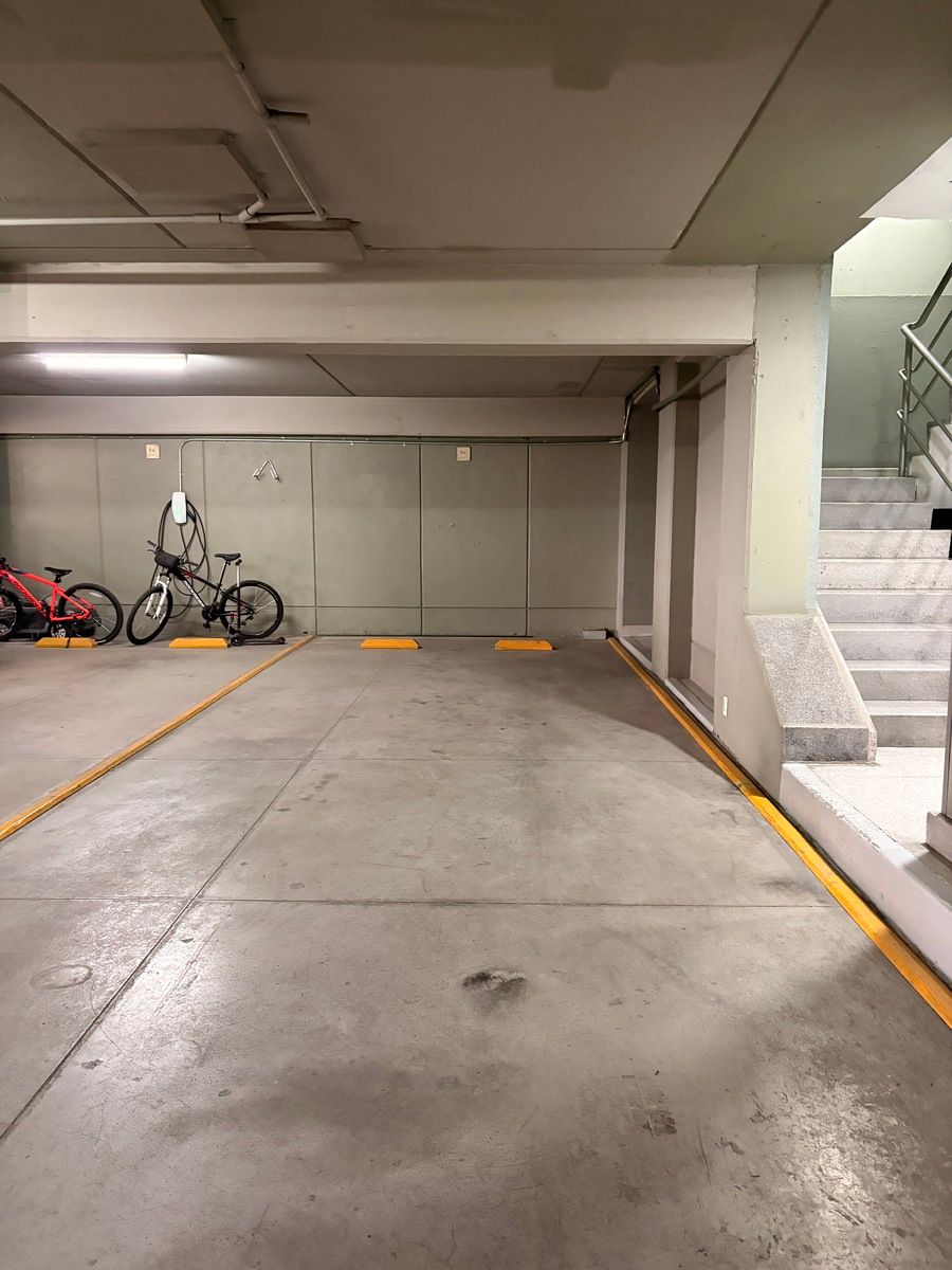 18 de 24: Parqueadero