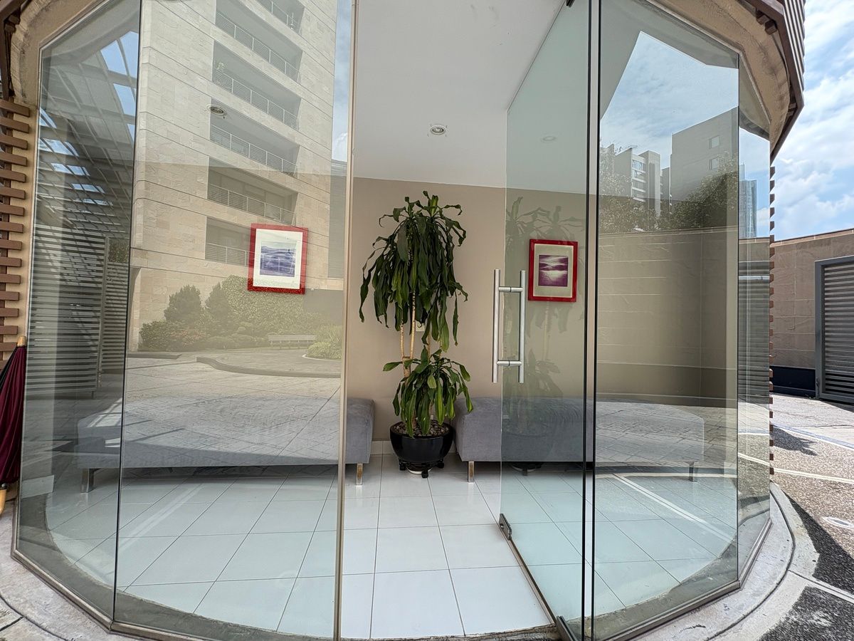 20 de 24: ingreso al Lobby del edificio