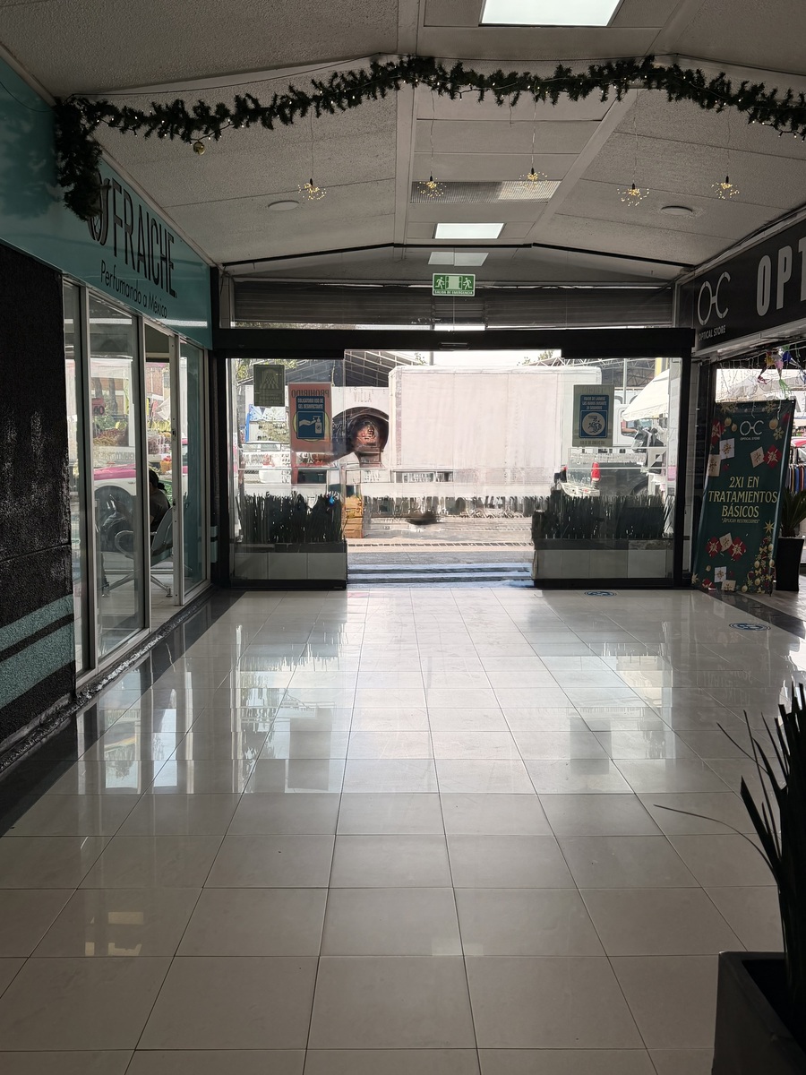 2 de 11: Pasillo principal