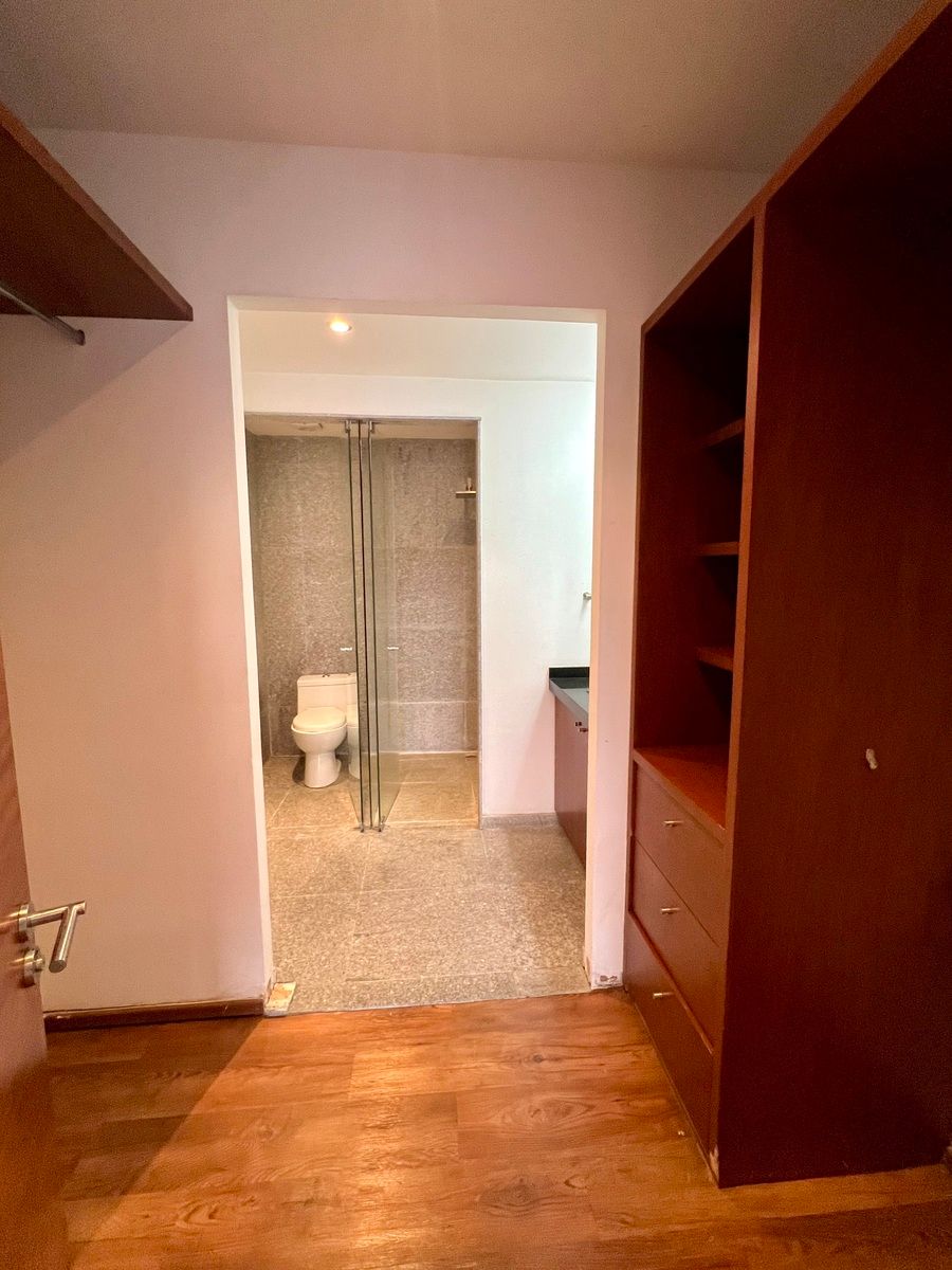 22 of 34: Baño y vestidor recámara secundaria