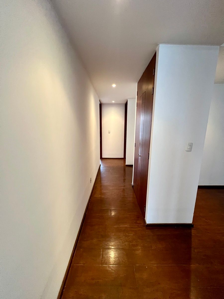 11 de 34: Pasillo hacia recámaras