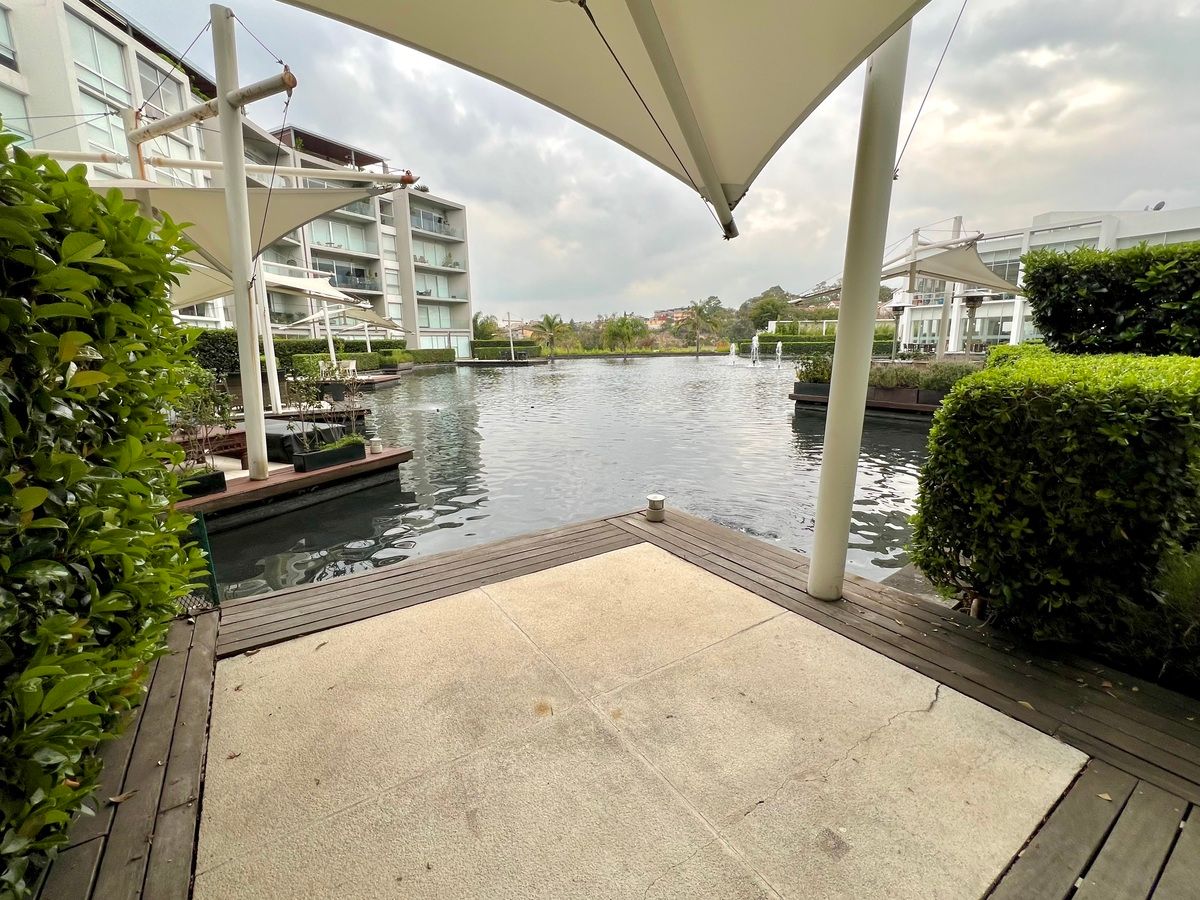 1 de 34: Muelle con vista al lago