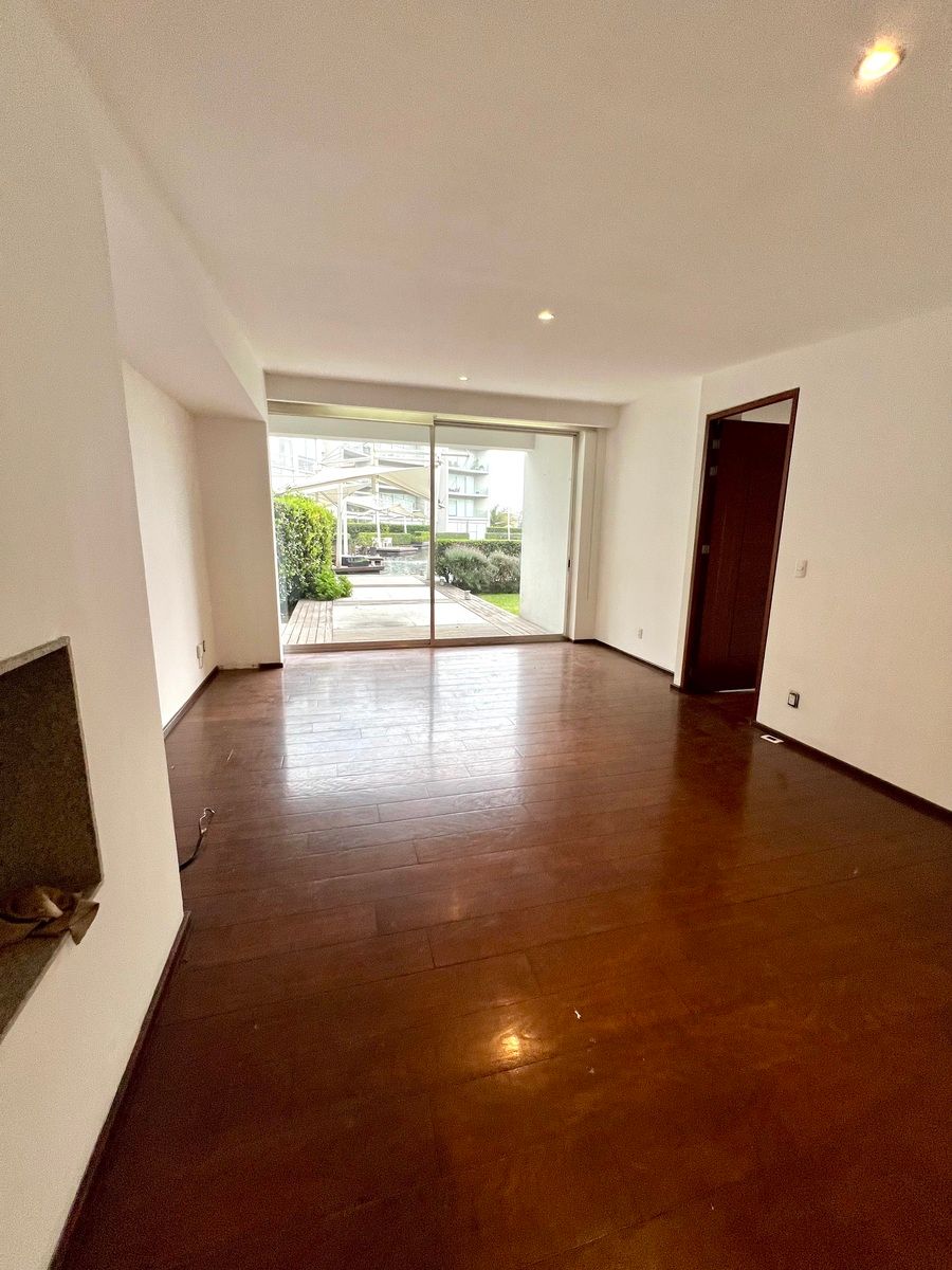 13 de 34: Family room