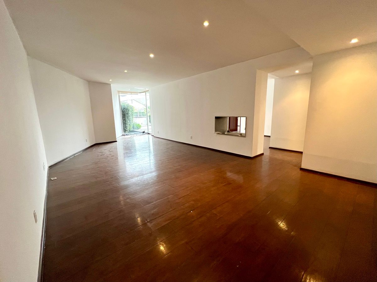 3 of 34: Sala-comedor