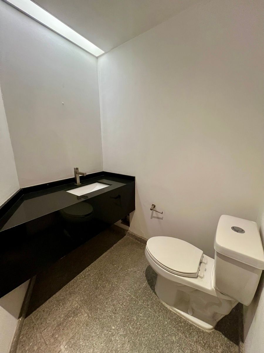 10 de 34: Baño de visitas