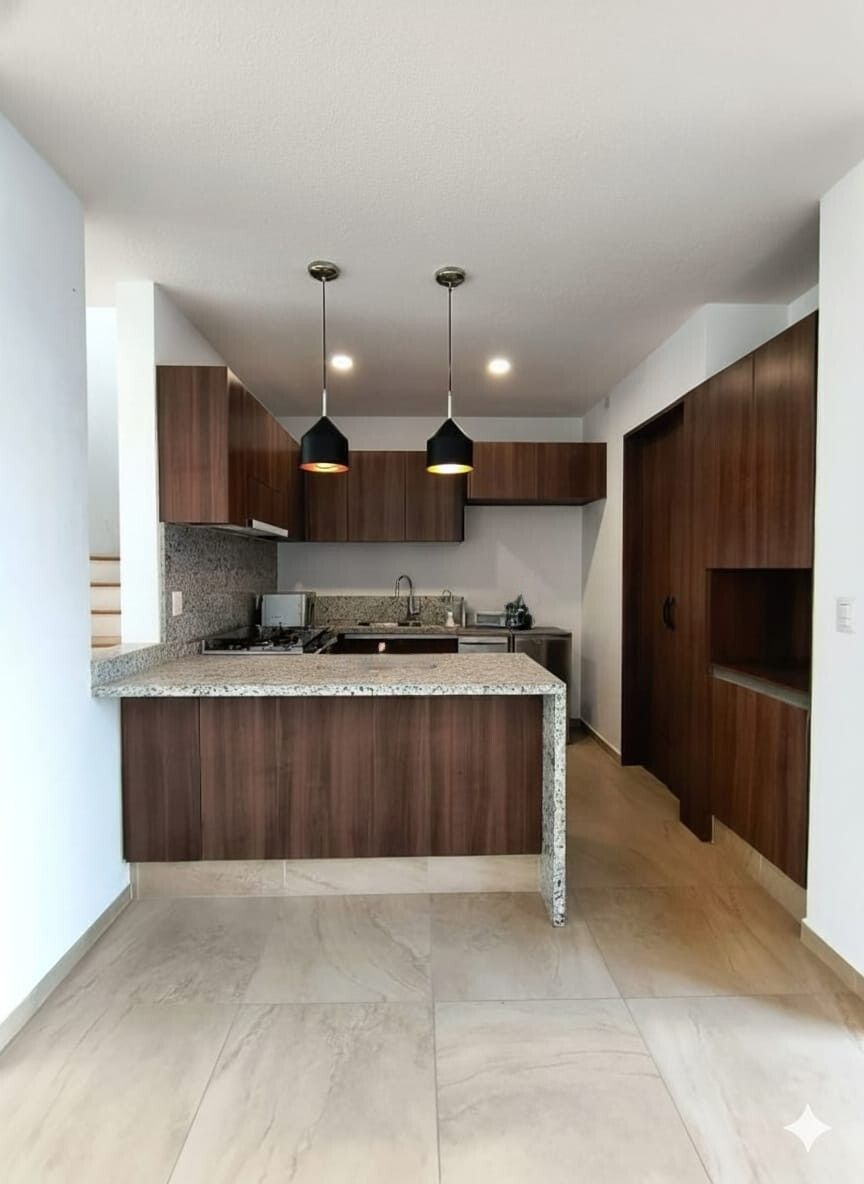 1 of 19: Cocina con área de lavado