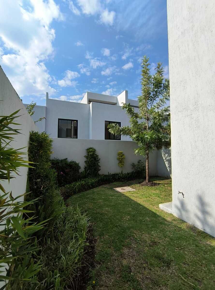 6 of 19: Jardín en L