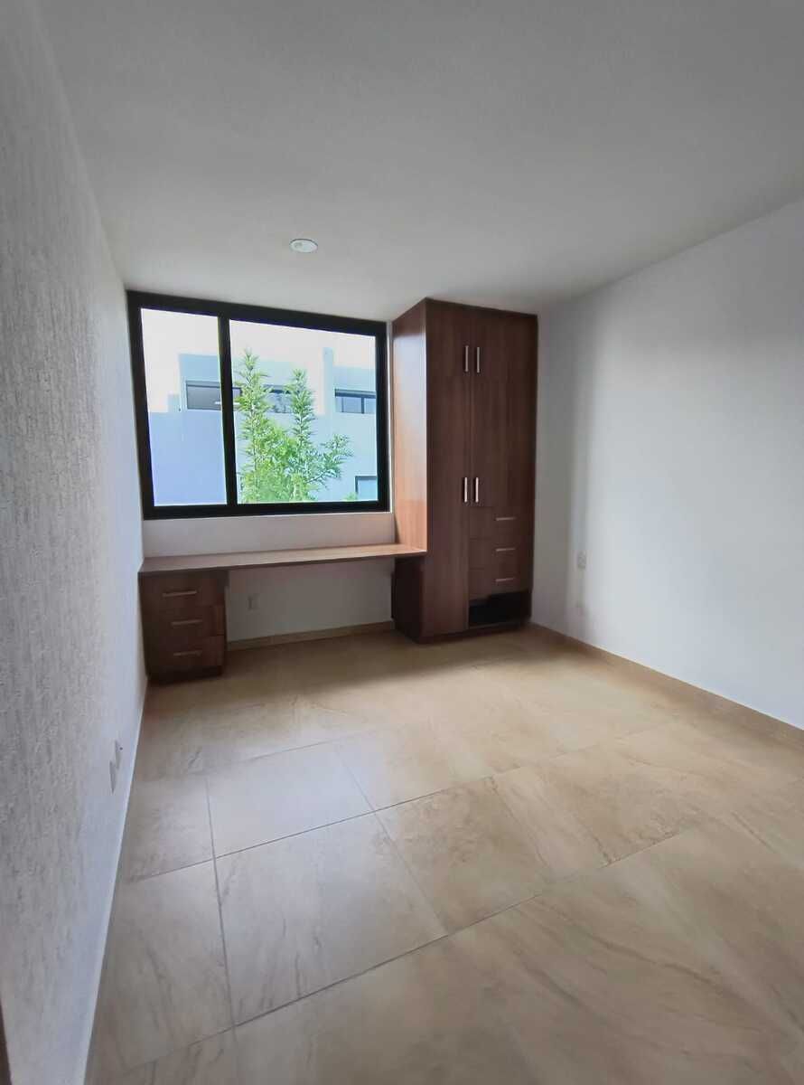 14 of 19: Recámara secundaria 2