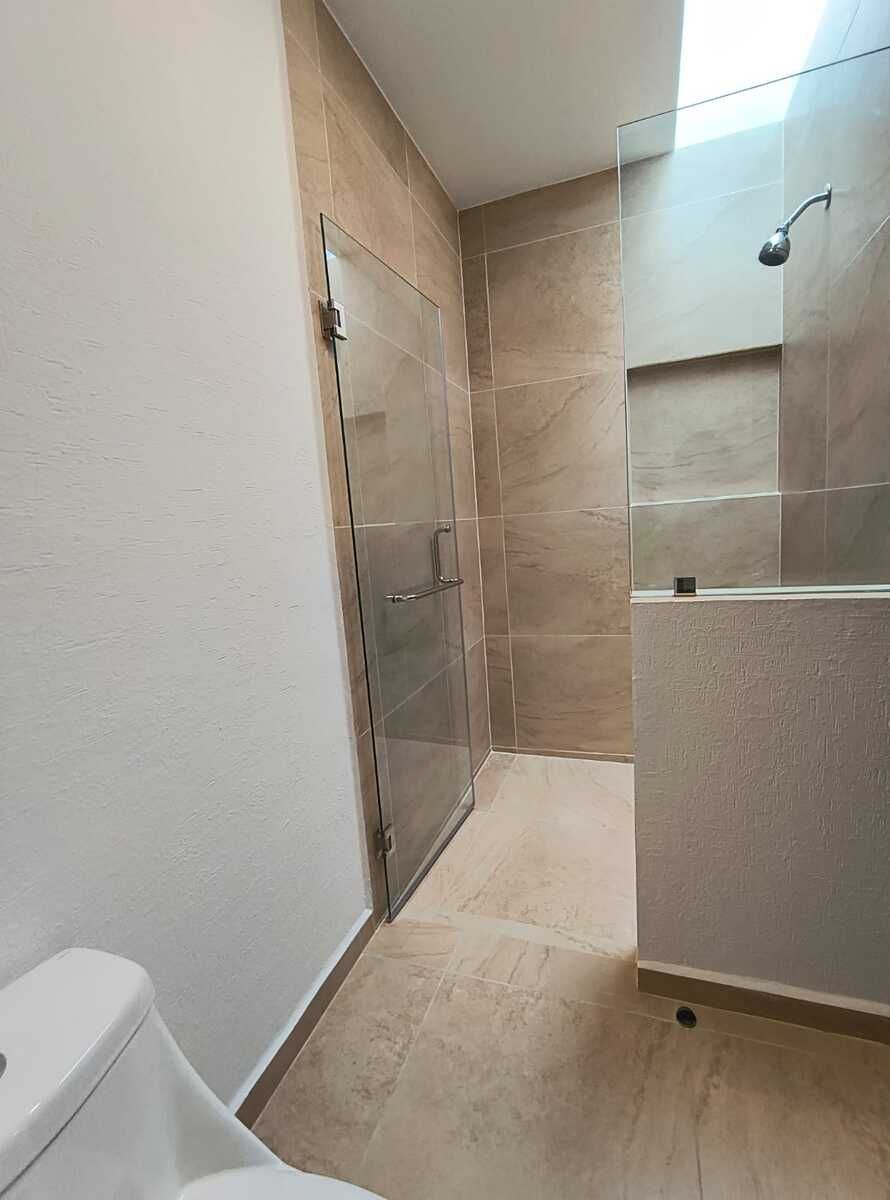 15 of 19: Baño completo