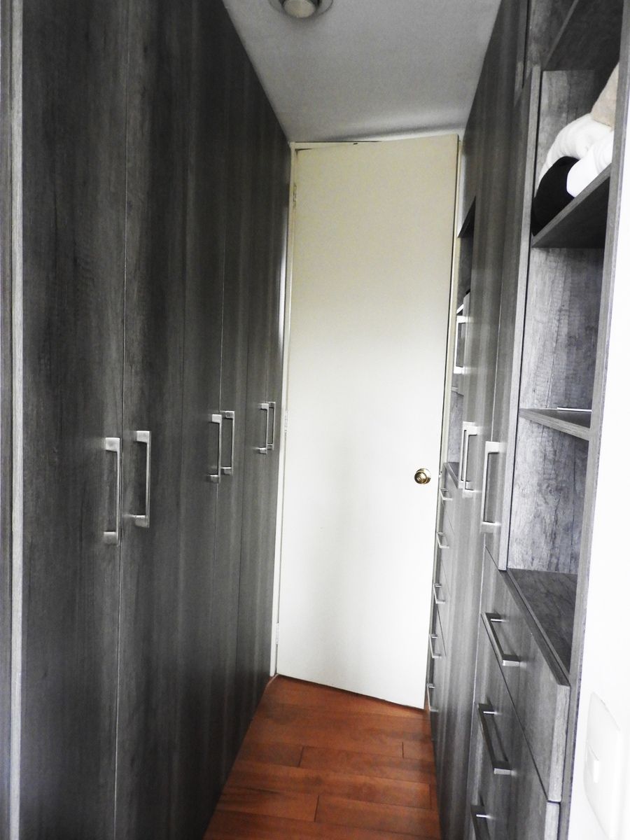 9 de 15: Recámara1 Principal-Vestidor