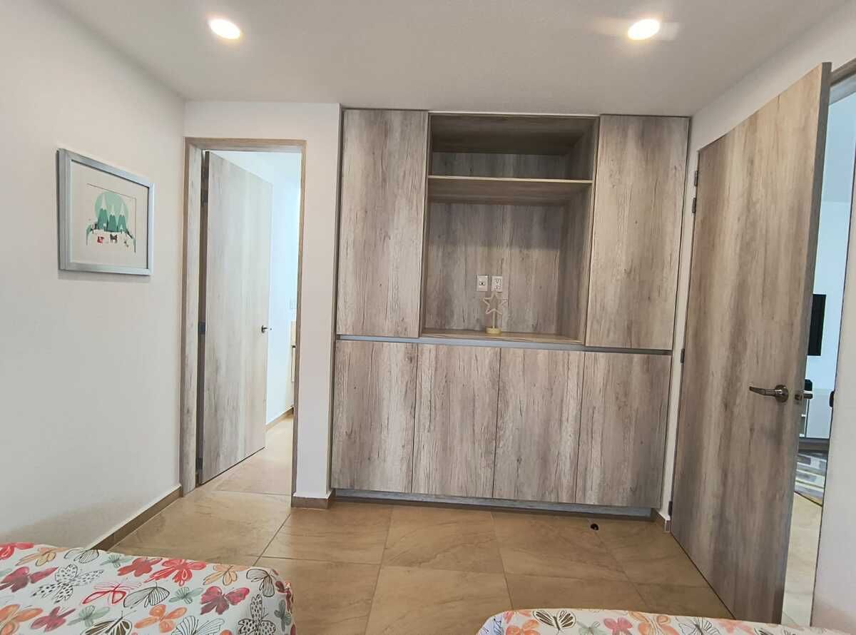 10 of 19: Clóset de recámara secundaria