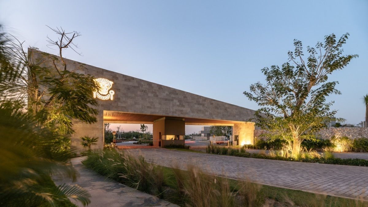 43 de 50: Pórtico de Acceso