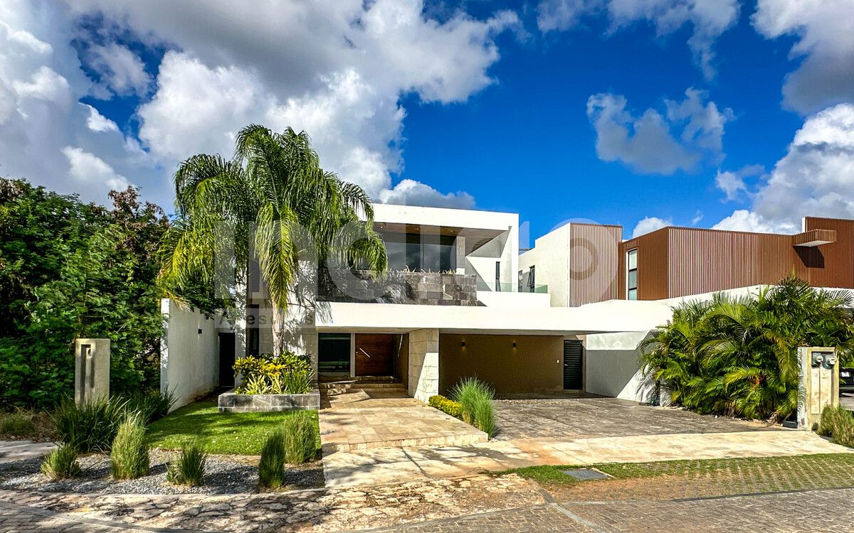 2 de 50: Fachada Frontal