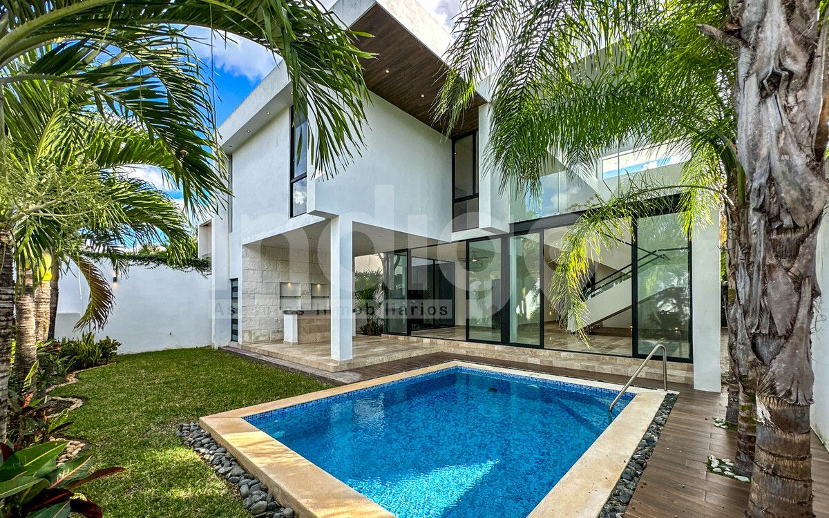 Casa en Venta en Mérida en Privada Compostela, Zona Country Club