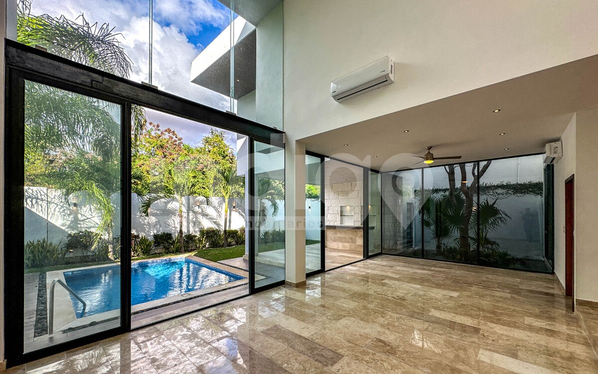 6 de 50: Sala con Techos a Doble Altura