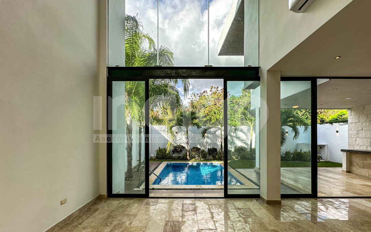 9 de 50: Sala con Techos a Doble Altura