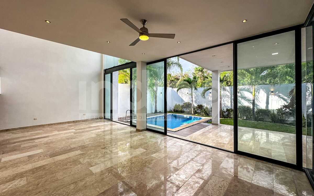 12 de 50: Comedor con Salida a la Terraza