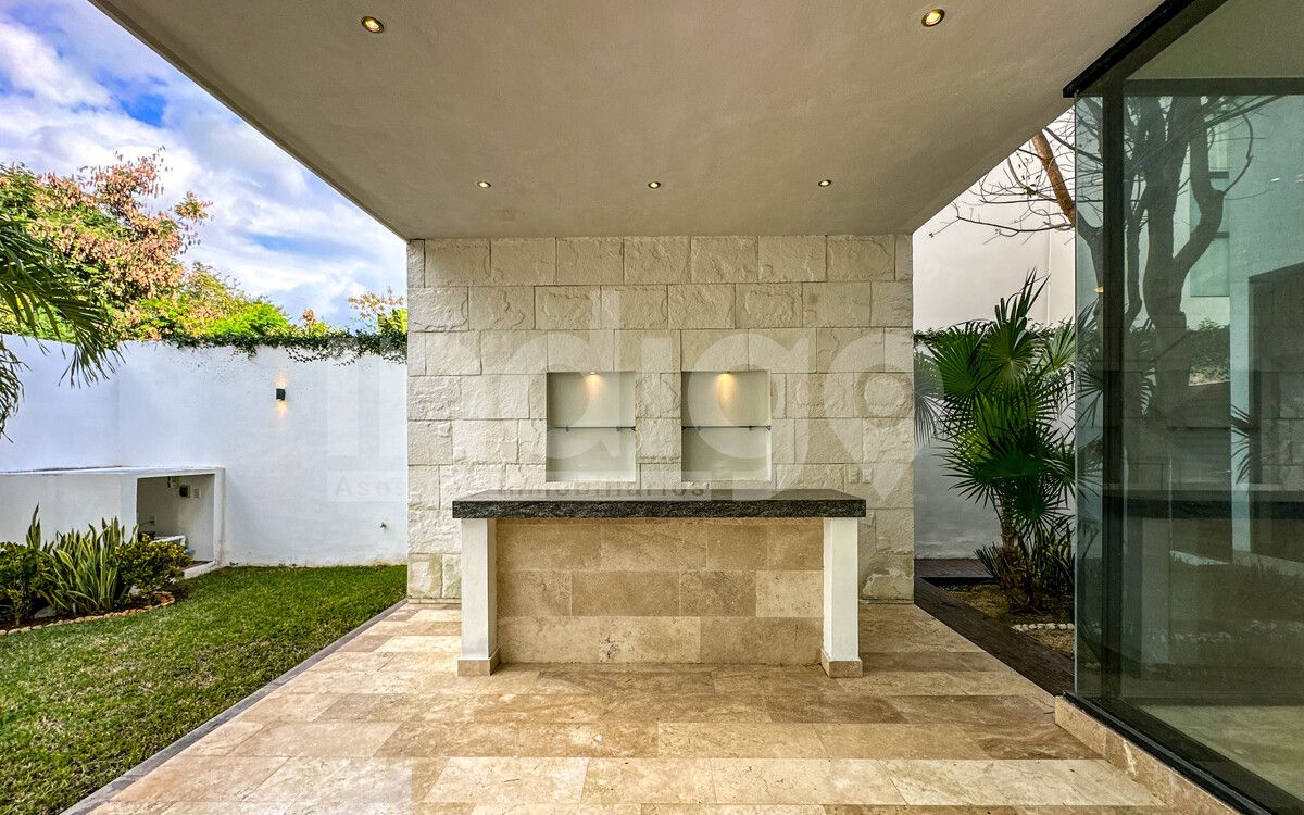 39 de 50: Terraza Posterior con Bar