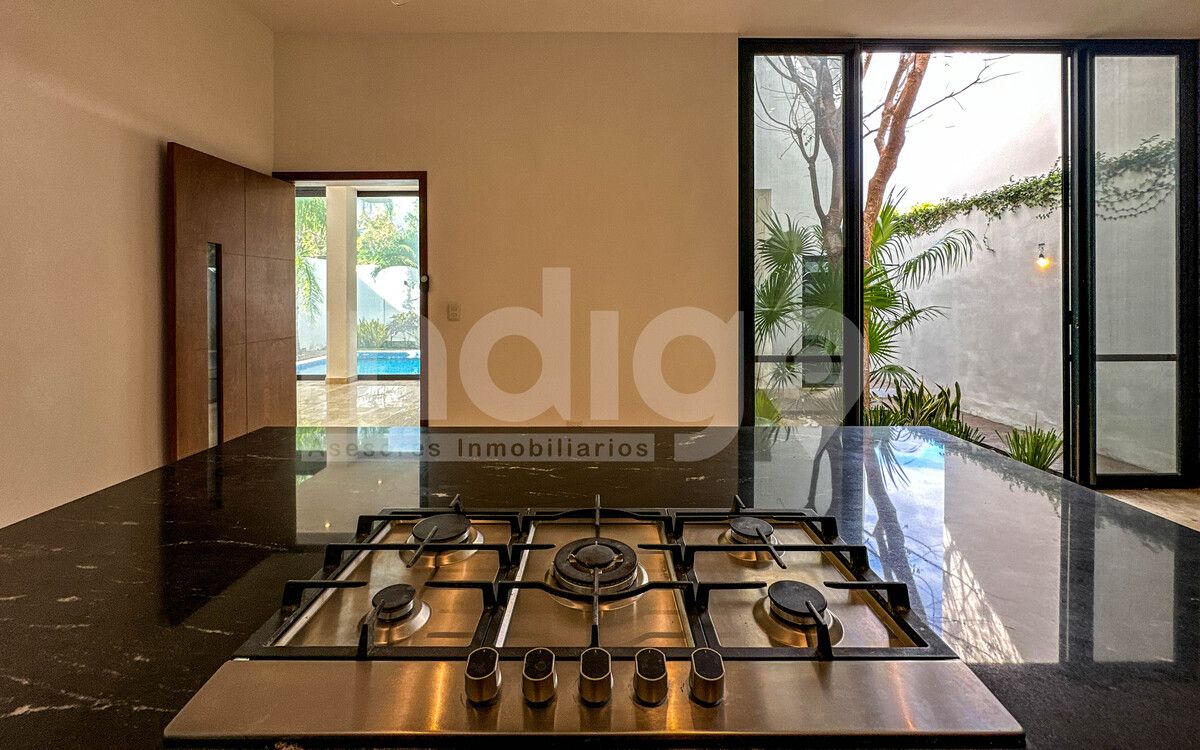 14 de 50: Vista desde la Cocina