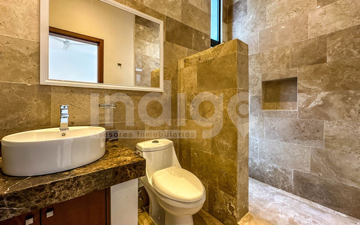 19 de 50: Baño Recámara Secundaria en Planta Baja