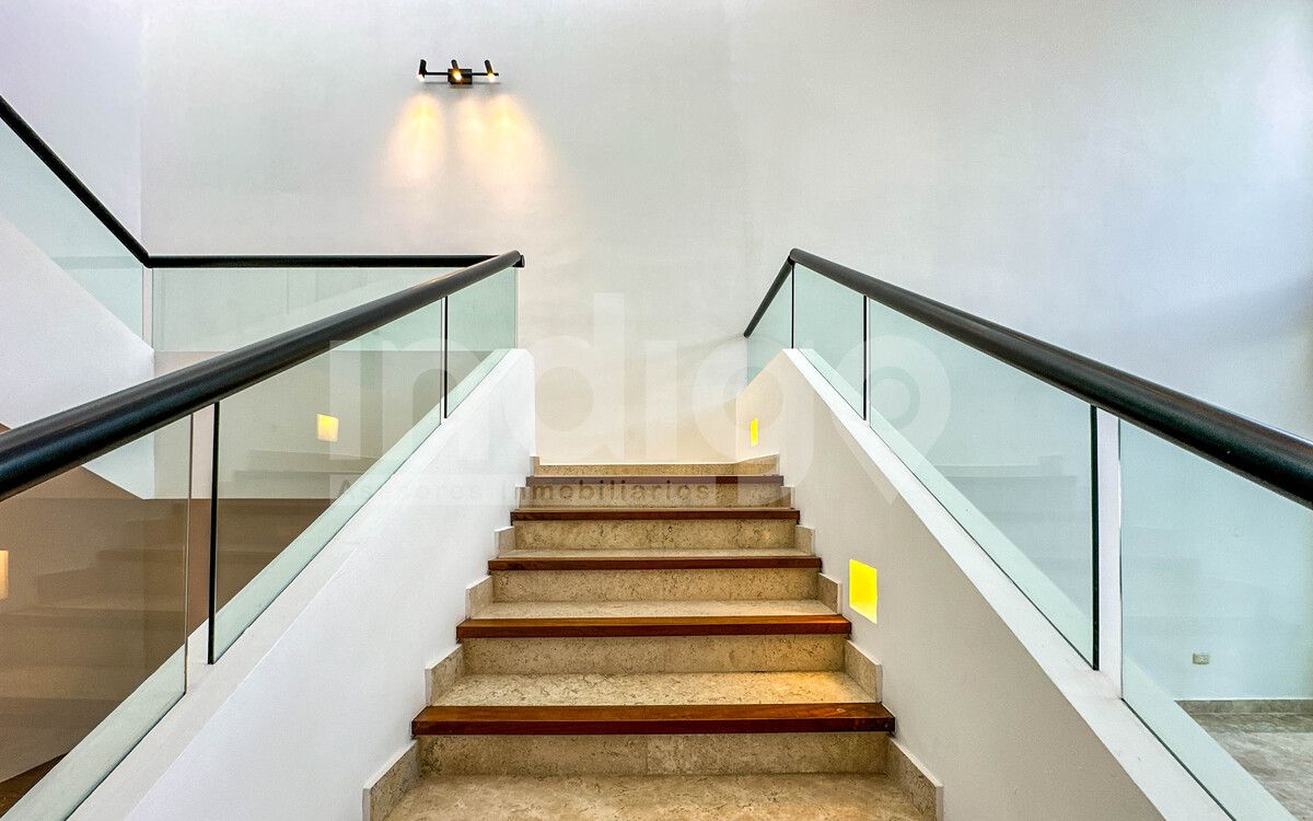 20 de 50: Escalera Planta Alta