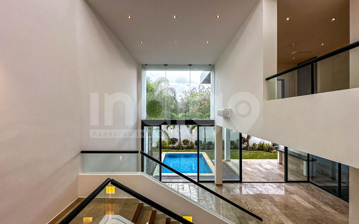 23 de 50: Escalera Planta Alta