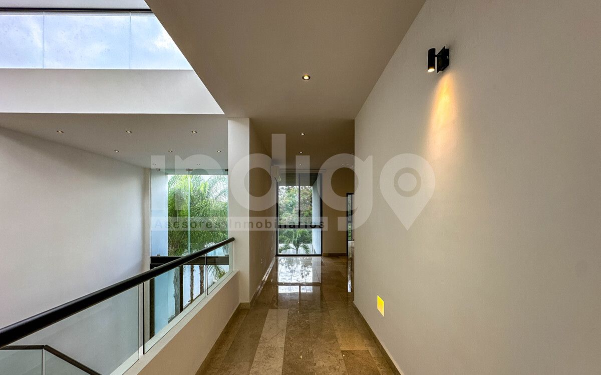 24 de 50: Pasillo Planta Alta