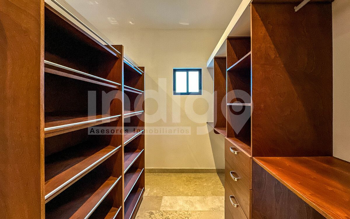 32 de 50: Vestidor Recámara Principal