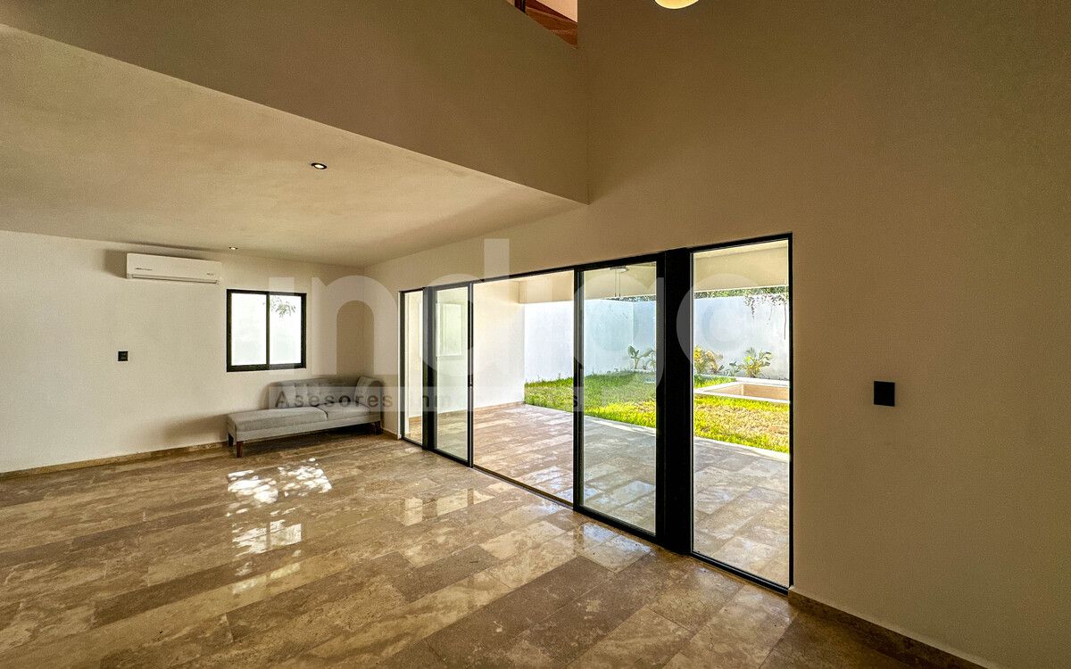 4 de 41: Sala con Techos a Doble Altura