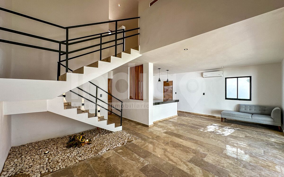 6 de 41: Sala con Techos a Doble Altura