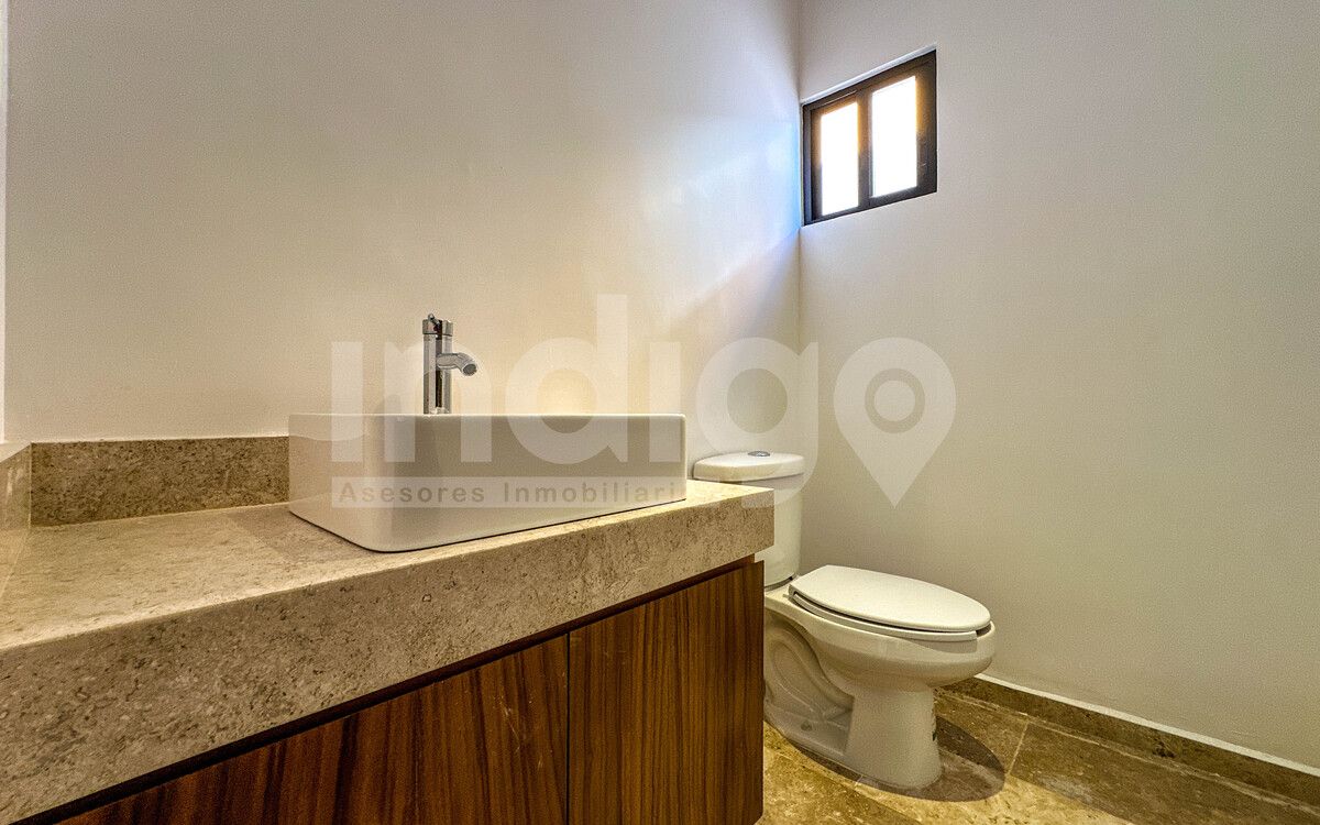 16 de 41: Baño de Visitas