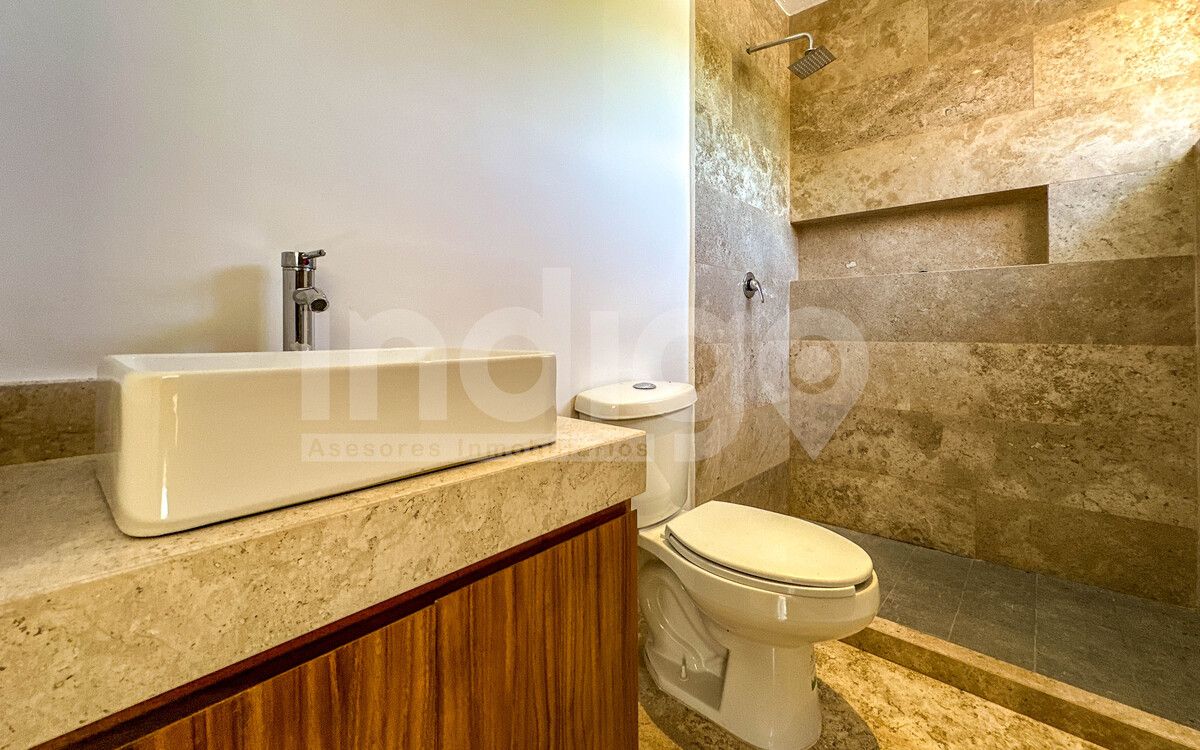 36 de 41: Baño Recámaras Secundarias